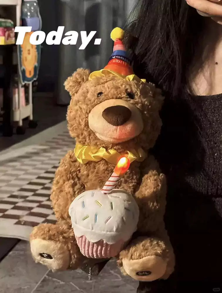 Oso cantor de peluche con pastel como regalo de cumpleaños para amigos